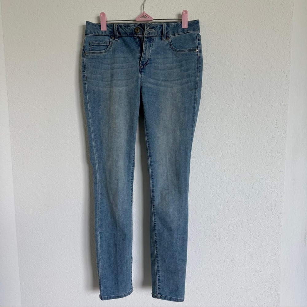 d. Jeans Sleek Blue Skinny Jeans with Modern Fit | Size 4
